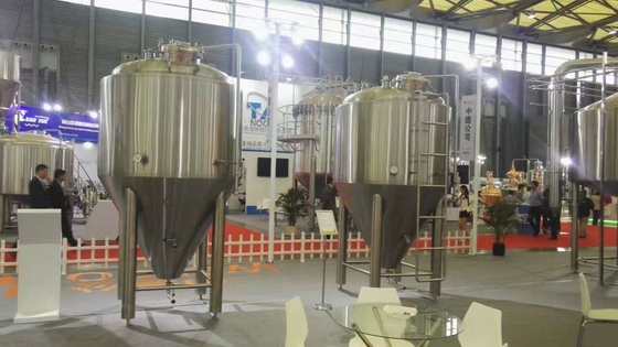 Refrigerated Stainless Steel Conical Fermenter 1000L Large Brewing Equipment