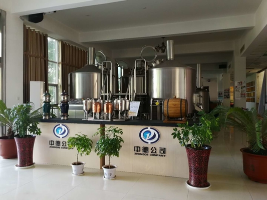SUS304 Craft Beer Brewing Equipment 20bbl With Carbonation Stone PLC Control